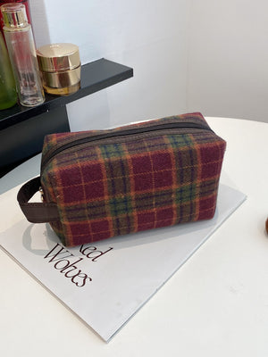 Contrast plaid clutch bag with zipper, small size, made of polyester, perfect for stylish storage on the go.