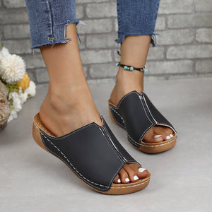 Black PU leather open toe sandals with low heels, perfect for casual summer outings.