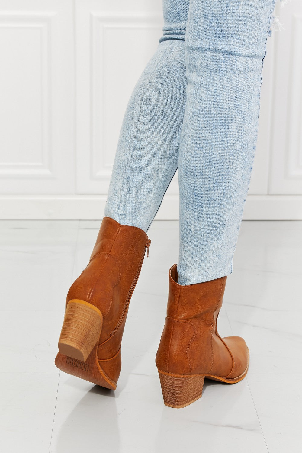 MMShoes Watertower Town ankle boots in ochre with block heels, styled with light blue jeans.