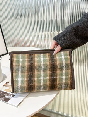 Contrast plaid clutch with zipper, small size, polyester material, perfect for stylish outings.