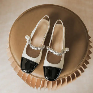 Contrast round toe block heel Mary Jane shoes in black and white with chain detail, stylish and chic.