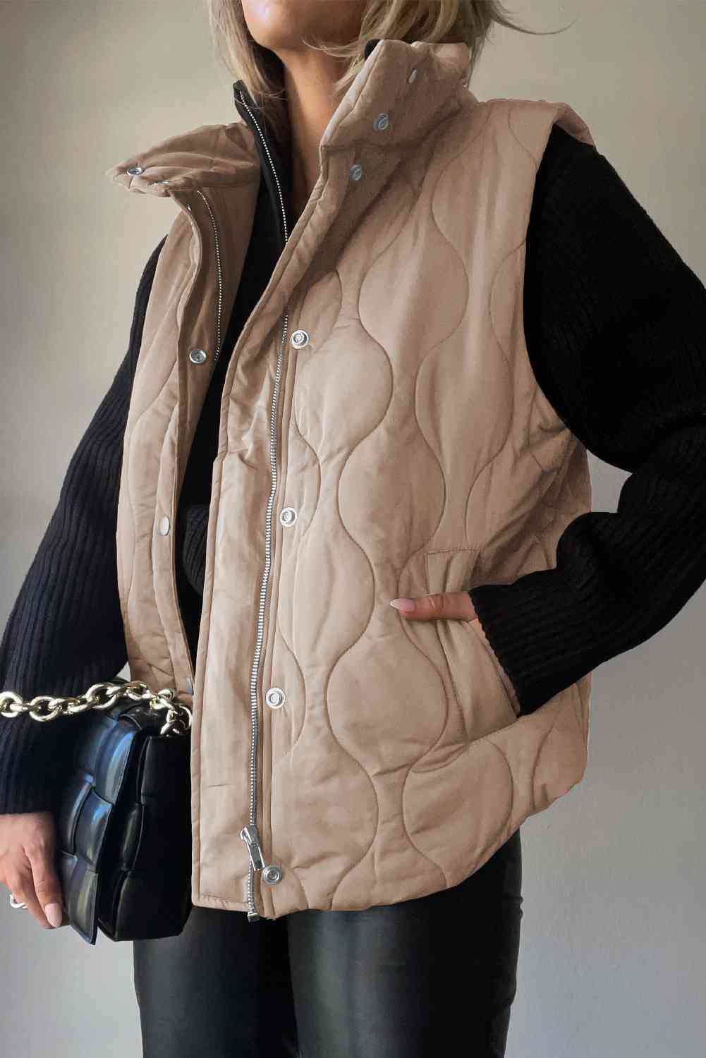 Stylish collared neck vest with pockets, quilted design, perfect for layering in chilly weather.