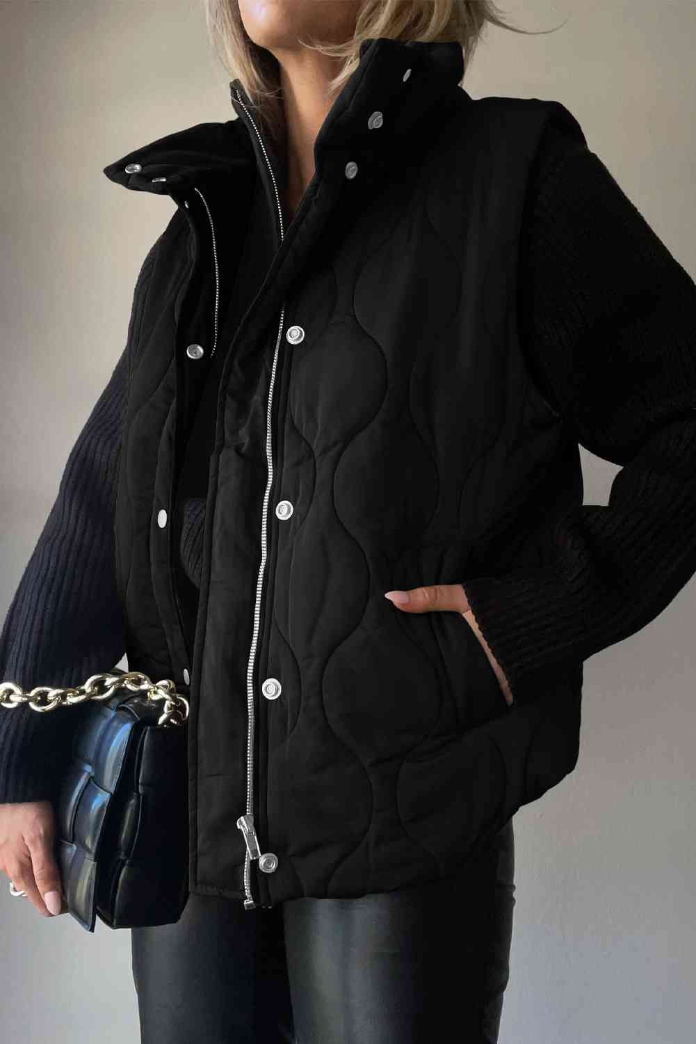 Stylish collared neck vest with pockets, featuring a quilted design and layered look, paired with a chic black handbag.