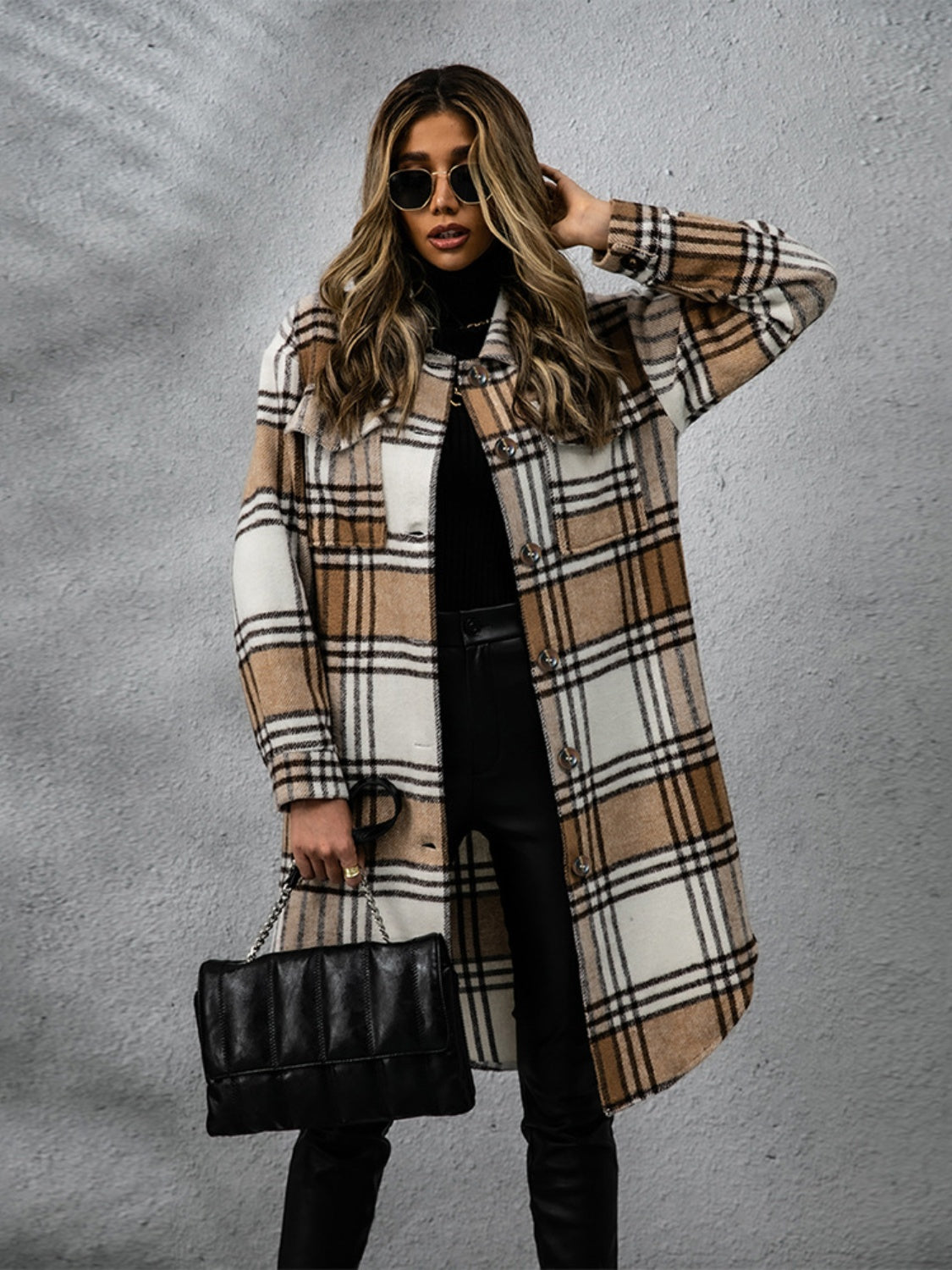 Fashionable women's plaid coat with collared neck