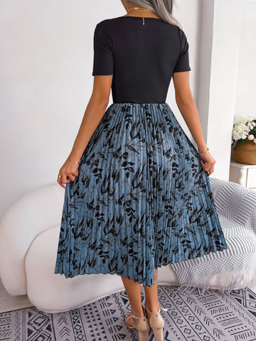Printed Round Neck Pleated Dress