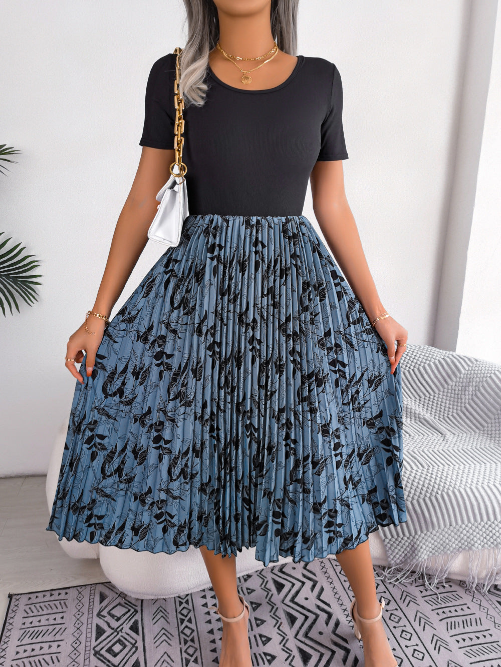 Printed Round Neck Pleated Dress